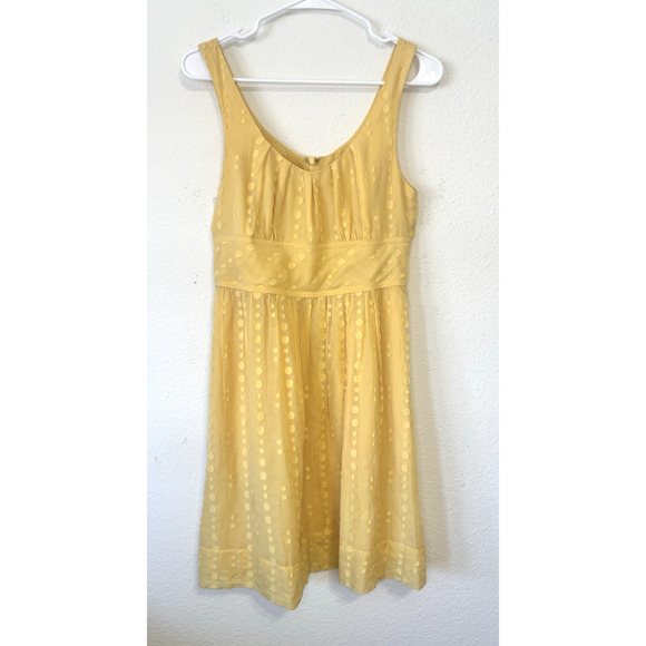 Vince Dress Sz 8 Sleeveless Textured Dot Yellow Silk Blend Fit & Flare Brunch‎ - Picture 1 of 8